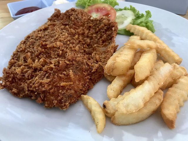 กินเที่ยวหาดลับ