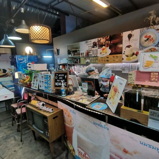 ร้านนมโจ  100%  ร้านนี้สั่งเลยอร่อยทุกอย่าง