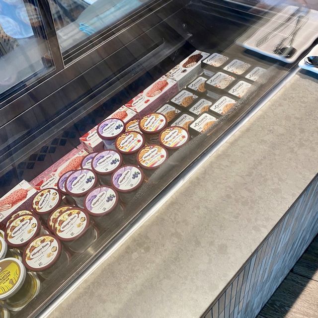 食物質素好，甜品雪糕豐富嘅自助午餐！