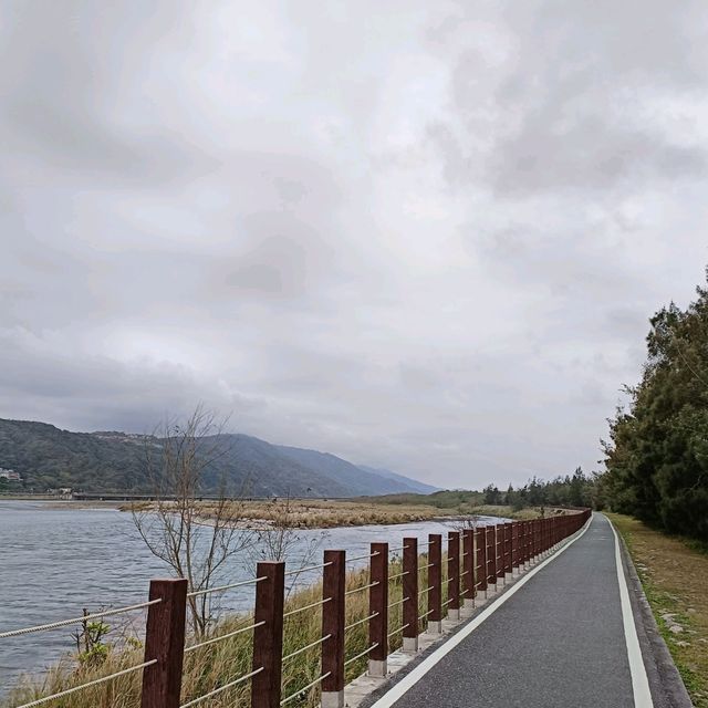 春天就像夏天的東海岸，是多麼蔚藍
