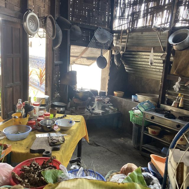 ラオスの伝統的な老舗レストラン　Souphailin Restaurant