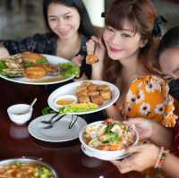 หนีแมวมา ริมทะเลซีฟู๊ดแอนด์รีสอร์ท จ.ตราด 🦀