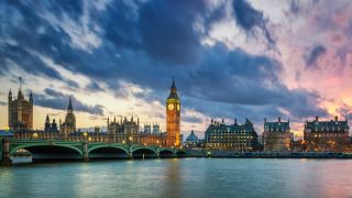 London – Gape At The Big Ben Tower