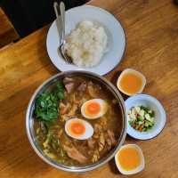 ขาวัวหม้อไฟ เมนูพิเศษของร้านข้าวขาวัว บ้านโบราณ