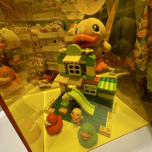 B.Duck Playful Store