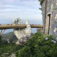 สะพานบนมือยักษ์ Golden Bridge