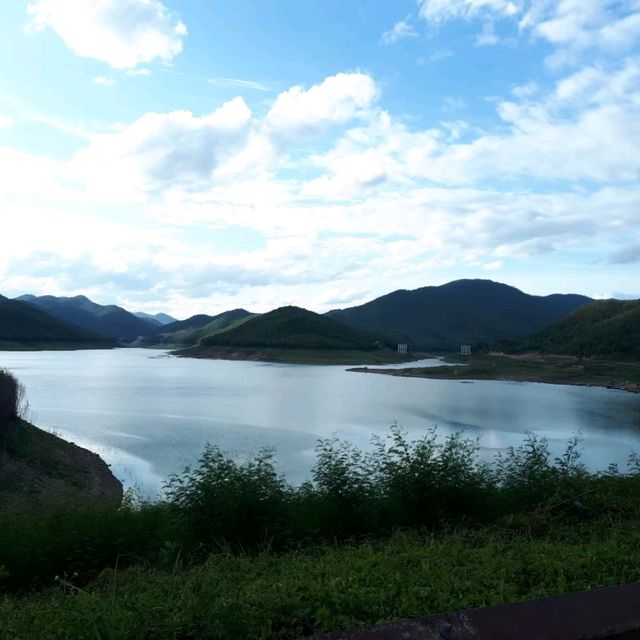 ชมวิวสะพานแขวนเชื่อมใจ ไฮไลท์เขื่อนแม่กวง