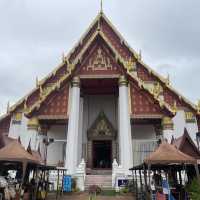 泰國最大青銅巨佛坐鎮的寺廟