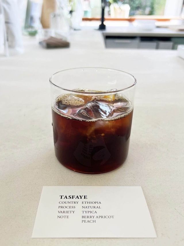 【福岡カフェ】季節のフルーツが添えられたグルテンフリーのチーズケーキ