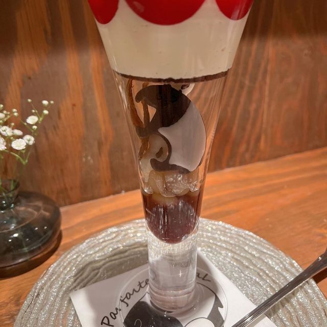 「Parfaiteria PaL」- 美味甜點，獨特咖啡店