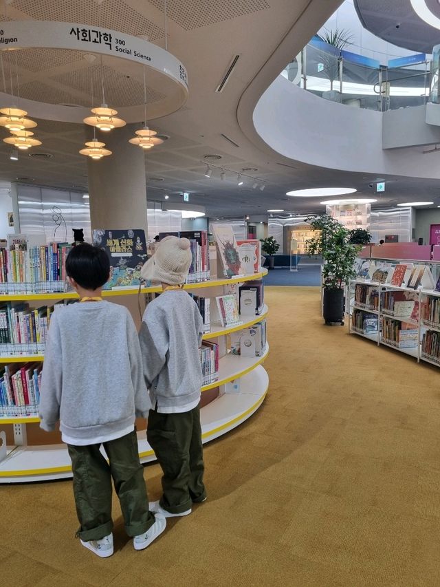 추운 겨울엔 도서관 데이트