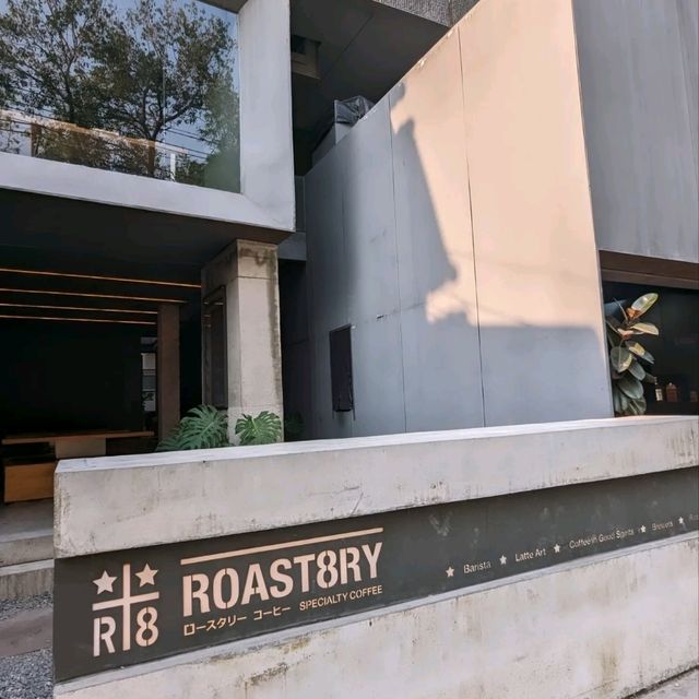 清邁Roast8ry 來杯獨角獸拉花拿鐵