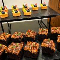 พามาทานบุฟเฟต์ Seafood ริมแม่น้ำ