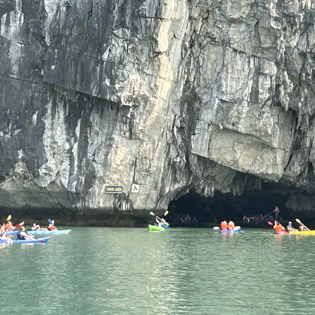 A day trip to Halong Bay - Vietnam