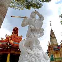 BEAUTIFUL ARCHITECTURE OF CHETAWAN BUDDHIST TEMPLE