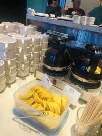 觀塘巧明街Holiday inn酒店2樓Cafe半自助餐，人均價格$130