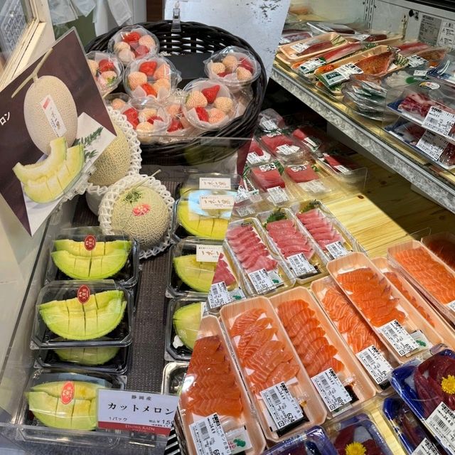 「大阪黑門市場」：新鮮海鮮、神戶和牛、壽司、烤魚，適合任何時間和場景
