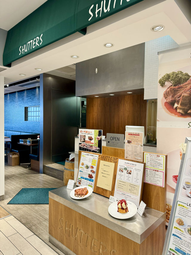 【東京/表参道】スペアリブとアップルパイアラモードが 人気のSHUTTERS表参道店でランチ🍎