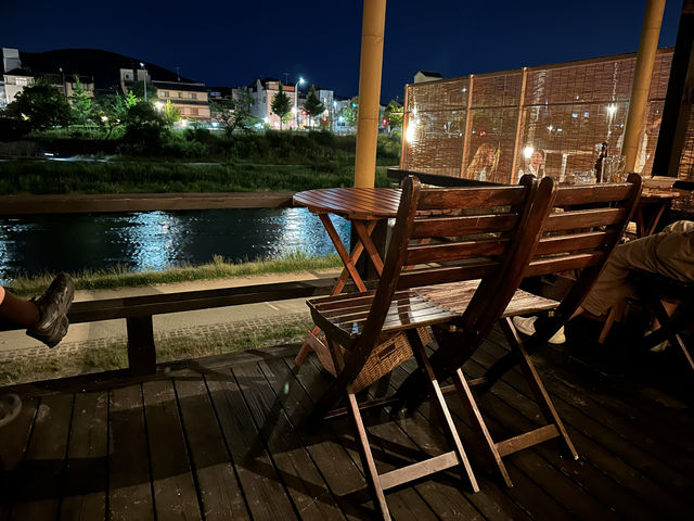 京都・鴨川。カジュアルに川床体験『Kawa Cafe Kyoto』