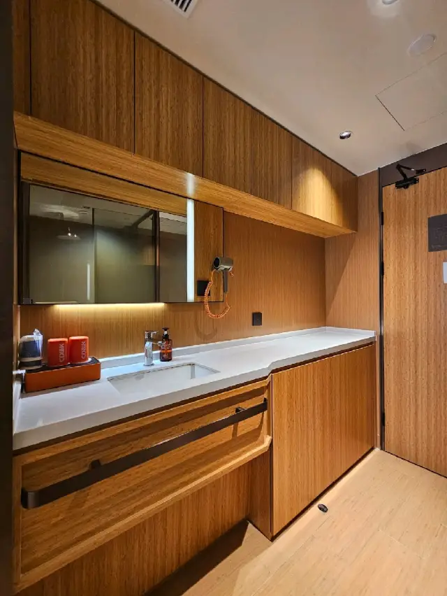 디자인이 세련된 고급 신축 호텔.