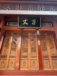 宏偉的樂山大佛及景區