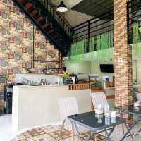 GREEN COFFEE HOUSE | COZY ALLEYWAY COFFEE SHOP FOR RELAXING