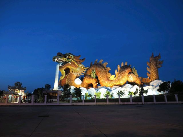 อุทยานมังกรสวรรค์ สุพรรณบุรี
