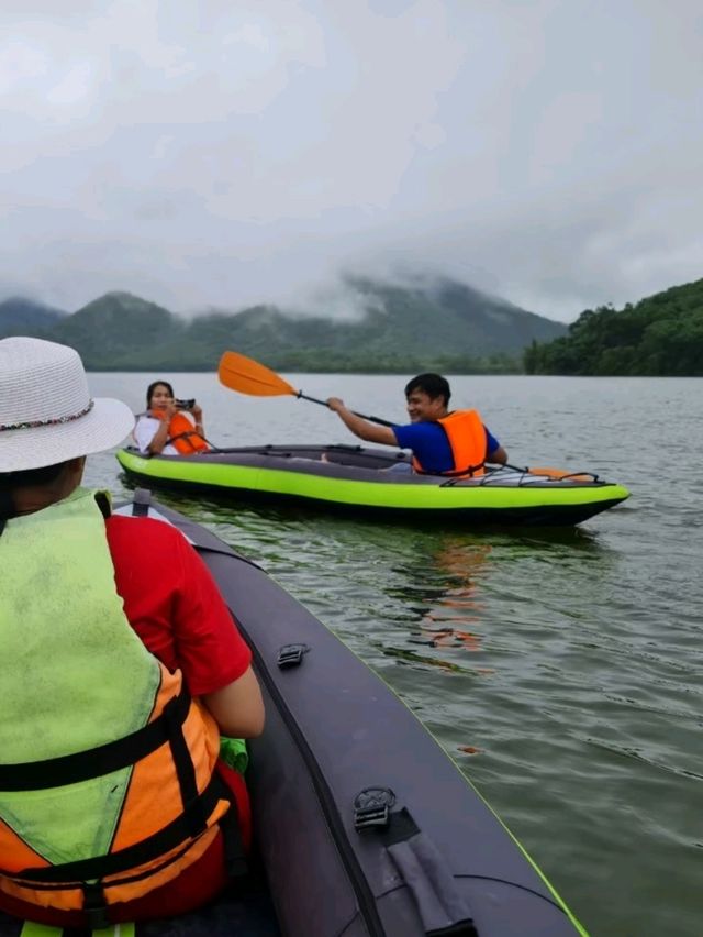 พายเรือ ทะเลสาบแถวราชบุรี