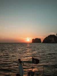 ล่องเรือยอร์ชชมความสวยงามของกระบี่