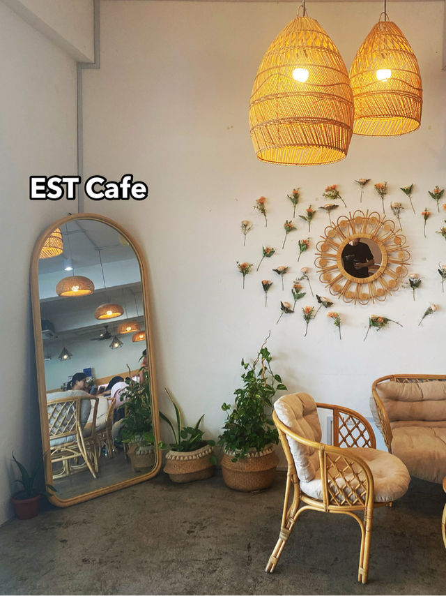 Croffle World from EST CAFE 🧇