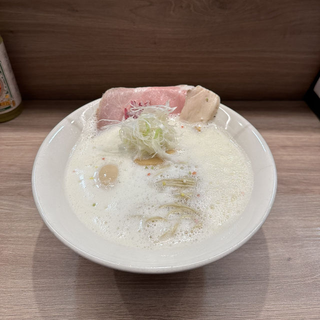 太子拉麵界新貴．泡沫系豚雞白湯