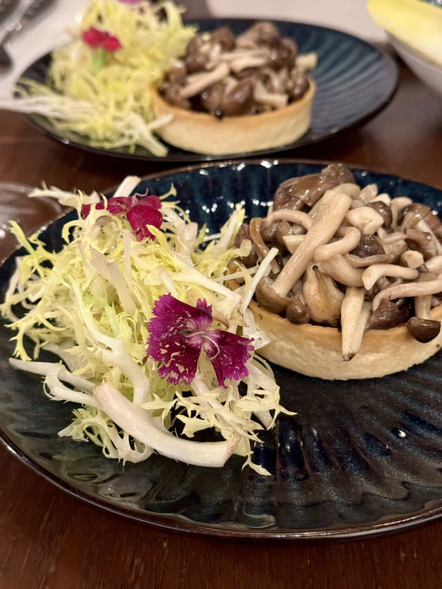 《差館上街的法式小酒館》