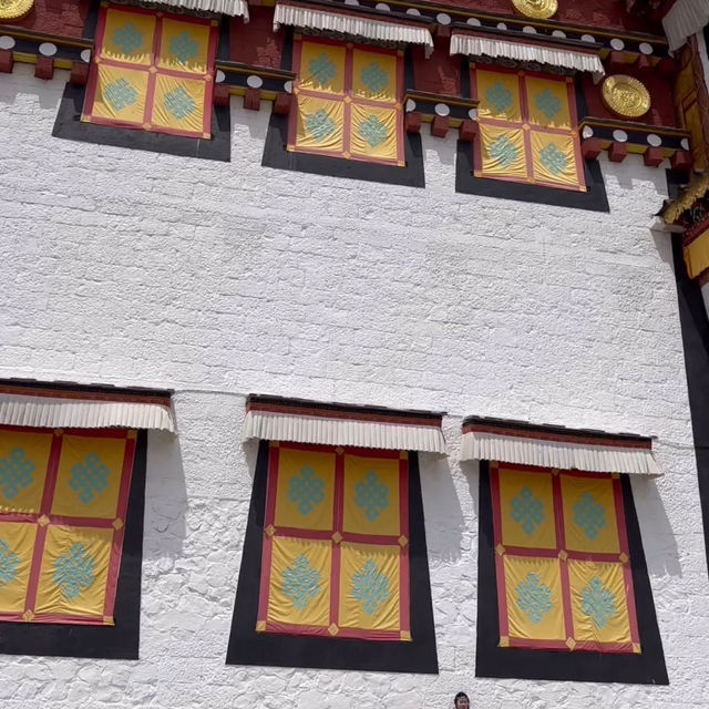 Largest Tibetan Buddhist monastery in Yunnan