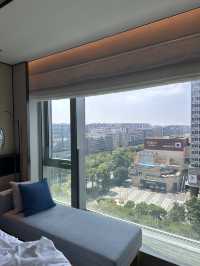 深圳機場旁若隱若現浴缸酒店