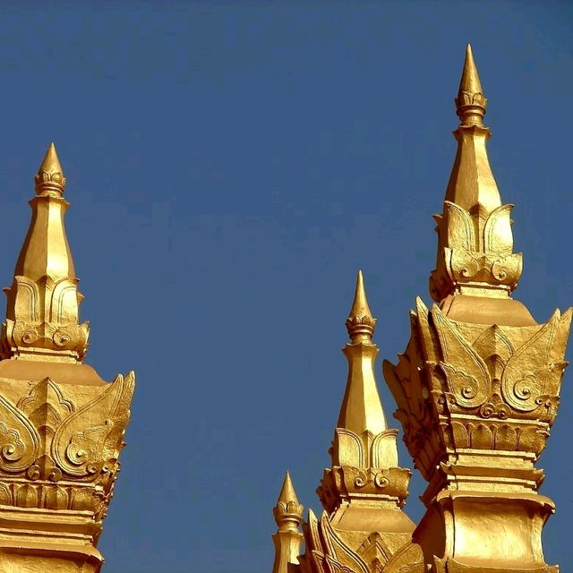 สักการะพระธาตุหลวงแห่งนครเวียงจันทน์