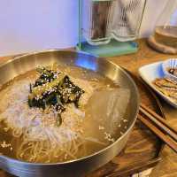 【韓国】ホンデ駅近韓国家庭料理定食が安くて美味しい食堂🇰🇷