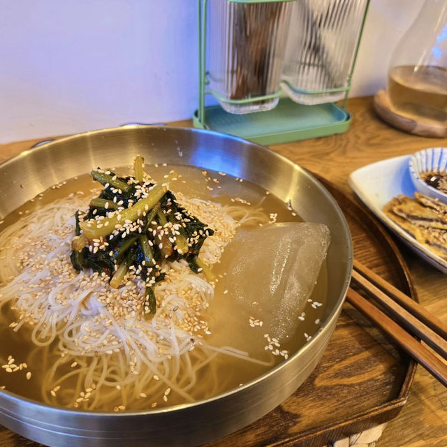【韓国】ホンデ駅近韓国家庭料理定食が安くて美味しい食堂🇰🇷