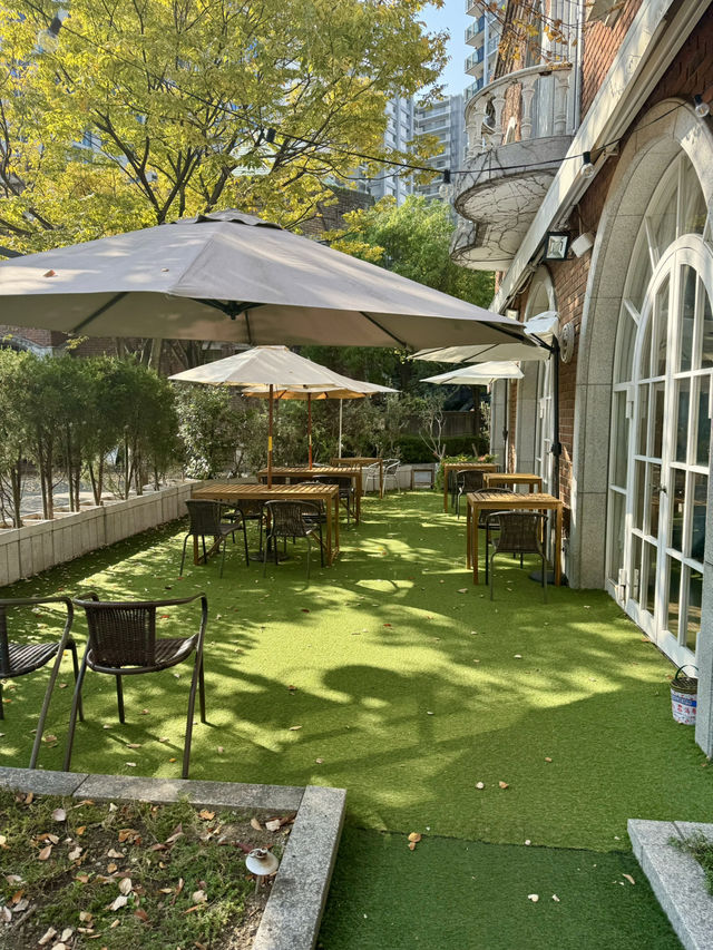 オシャレな洋館でちょっぴり贅沢ランチができるレストラン。