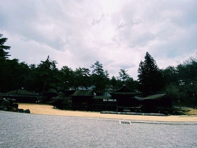 【山梨×身曾岐神社】池に浮かぶ厳かな絶景神社