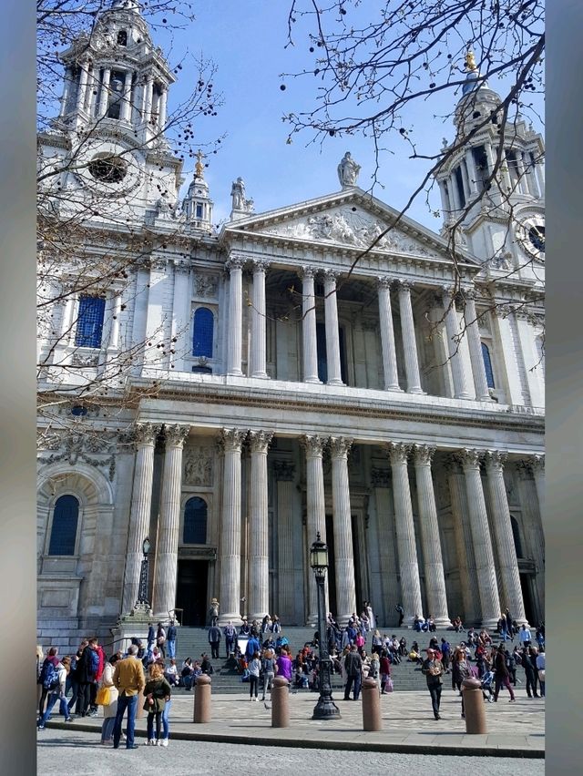 The St. Paul's Cathedral, a must-visit place in London!
