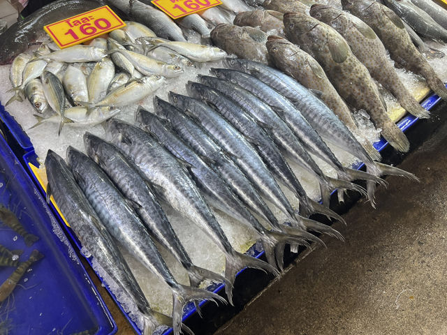 ตลาดประมงพื้นบ้าน อ่างศิลา