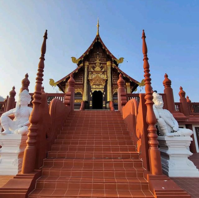 นั่งรถรางชมพืชสวนโลก หอคำหลวง สุดงดงาม