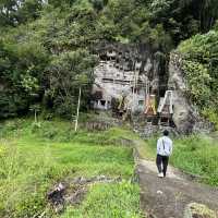 Kuburan Batu Lemo in Toraja, giving me a goosebumps 😆