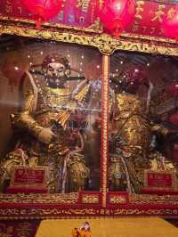 วัดเล่งเน่ยยี่ ศูนย์รวมความศรัทธาใจกลางเยาวราช