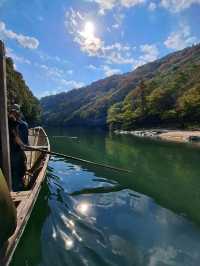京都嵐山乘坐〔保津川遊船〕暢遊自然美景
