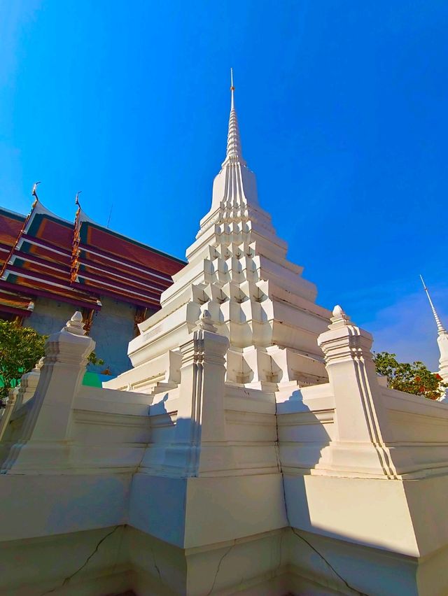 หลวงพ่อยิ้มรับฟ้า วัดระฆังโฆสิตาราม