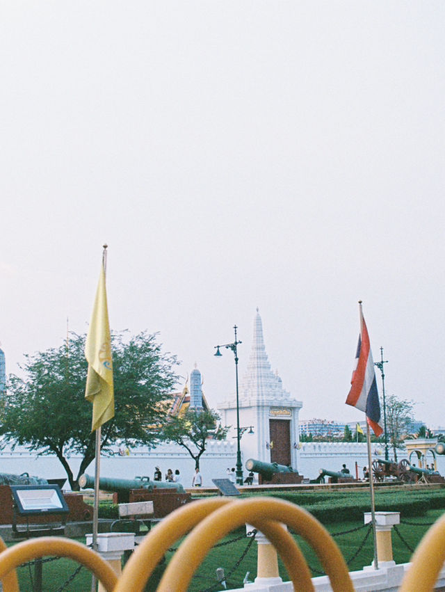เย็นย่ำ ณ บริเวณรอบๆวัดพระแก้ว