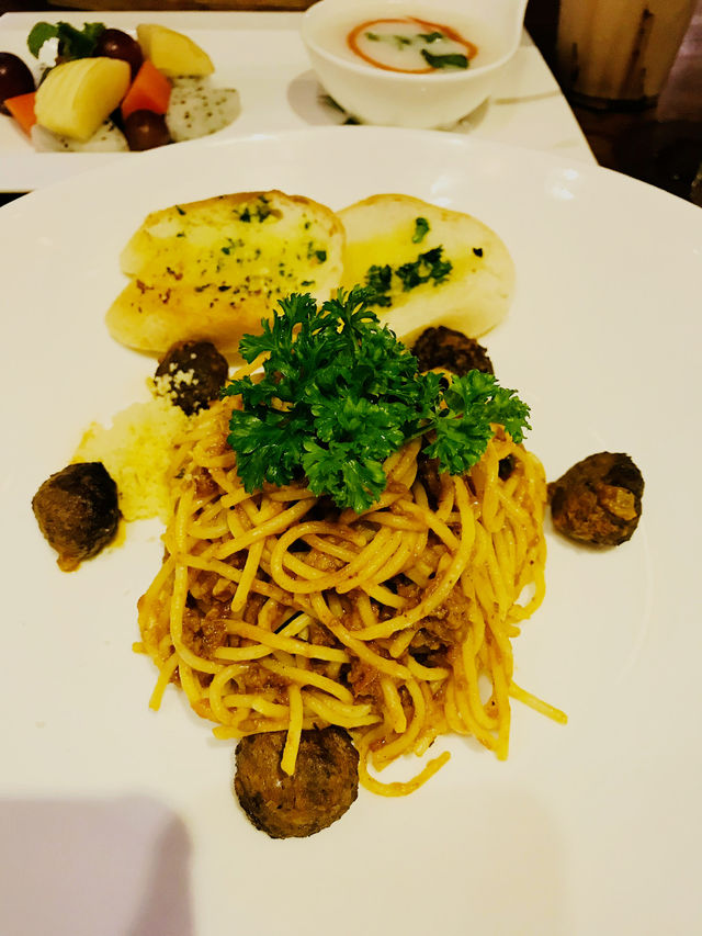 A Satisfying Western Lunch & A Scenic Township View 🍽️🏙️