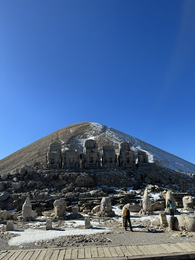 ภูเขา Nemrut ในอาดิยามาน กระเทศตุรกี