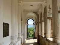 凱莉古堡（Kellie’s Castle）位於馬來西亞霹靂州怡保，是一座充滿神秘色彩的未完成城堡，擁有英國殖民時期的建築風格和各種靈異傳說。